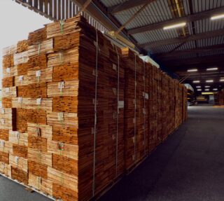 Vandaag hebben wij een mooie opdracht in Western Red Cedar shingles, Red Label, klaargezet voor een vaste en zeer gewaardeerde klant! Deze worden als dakbedekking en gevelbekleding verwerkt 🤩

🇨🇦🍁🌲…